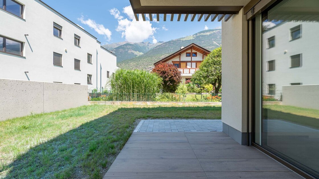 W1: Neue, schöne Vierzimmerwohnung mit Terrasse und großem Privatgarten