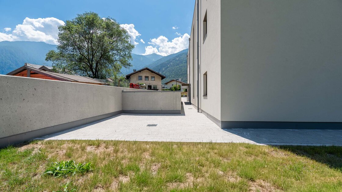 W1: Neue, schöne Vierzimmerwohnung mit Terrasse und großem Privatgarten