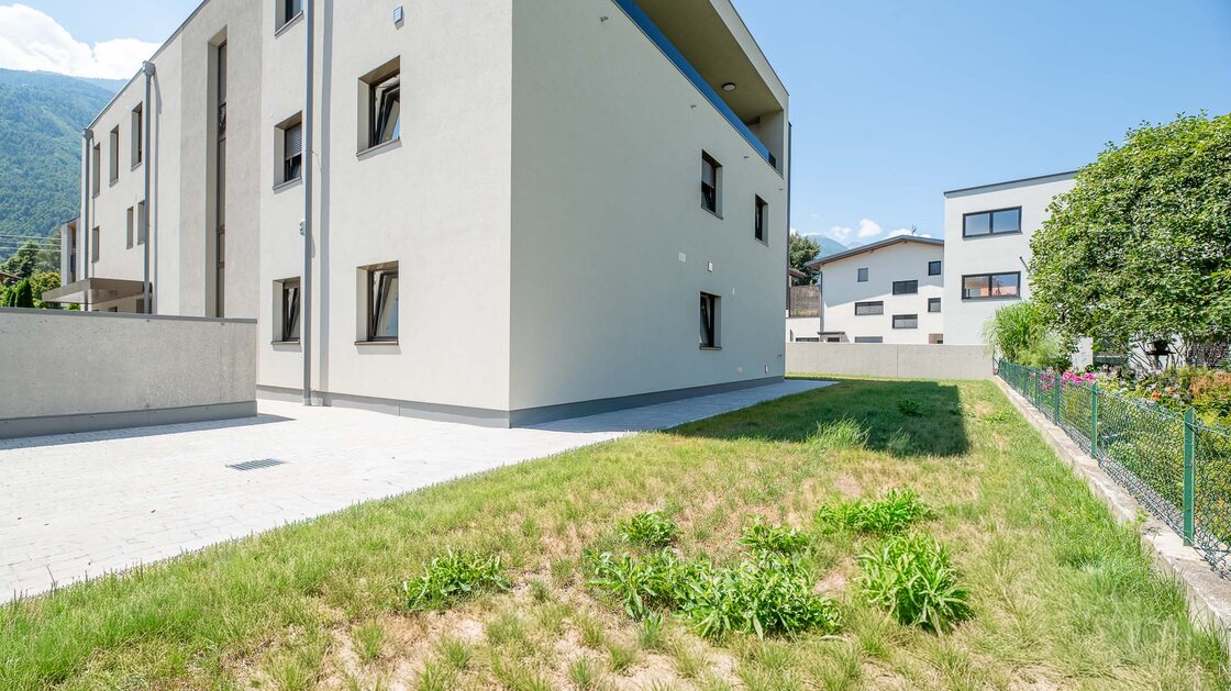 W1: Neue, schöne Vierzimmerwohnung mit Terrasse und großem Privatgarten