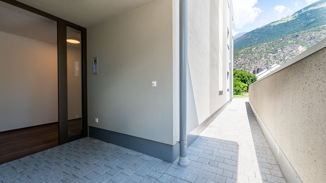 W1: Neue, schöne Vierzimmerwohnung mit Terrasse und großem Privatgarten