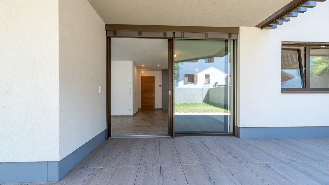 W1: Neue, schöne Vierzimmerwohnung mit Terrasse und großem Privatgarten