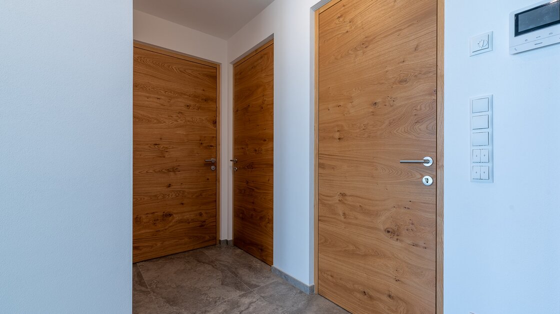 W1: Neue, schöne Vierzimmerwohnung mit Terrasse und großem Privatgarten