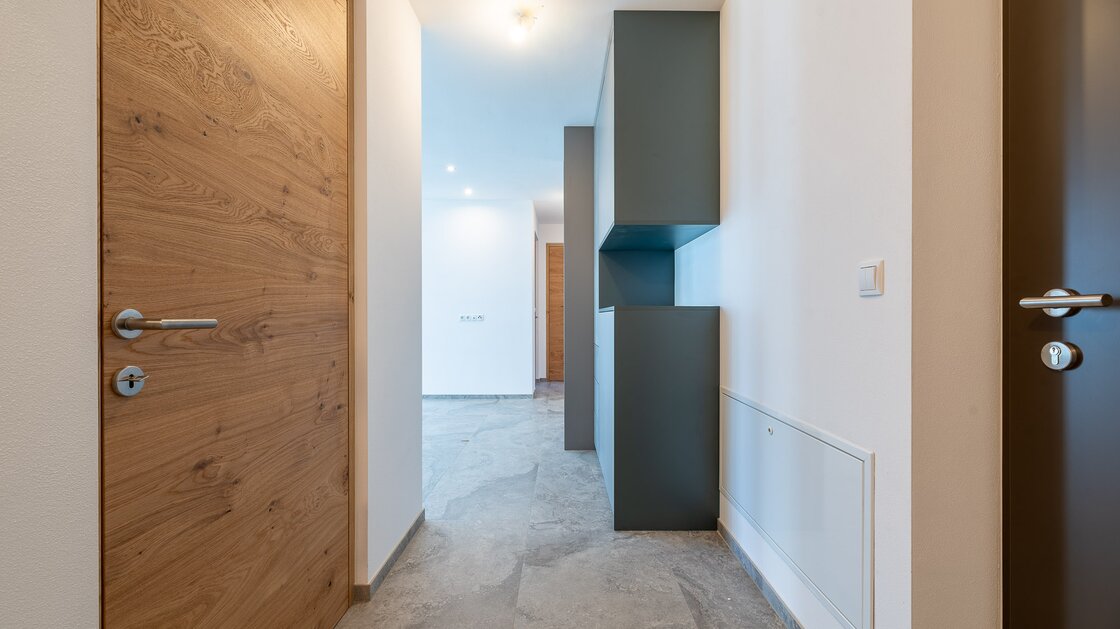 W1: Neue, schöne Vierzimmerwohnung mit Terrasse und großem Privatgarten