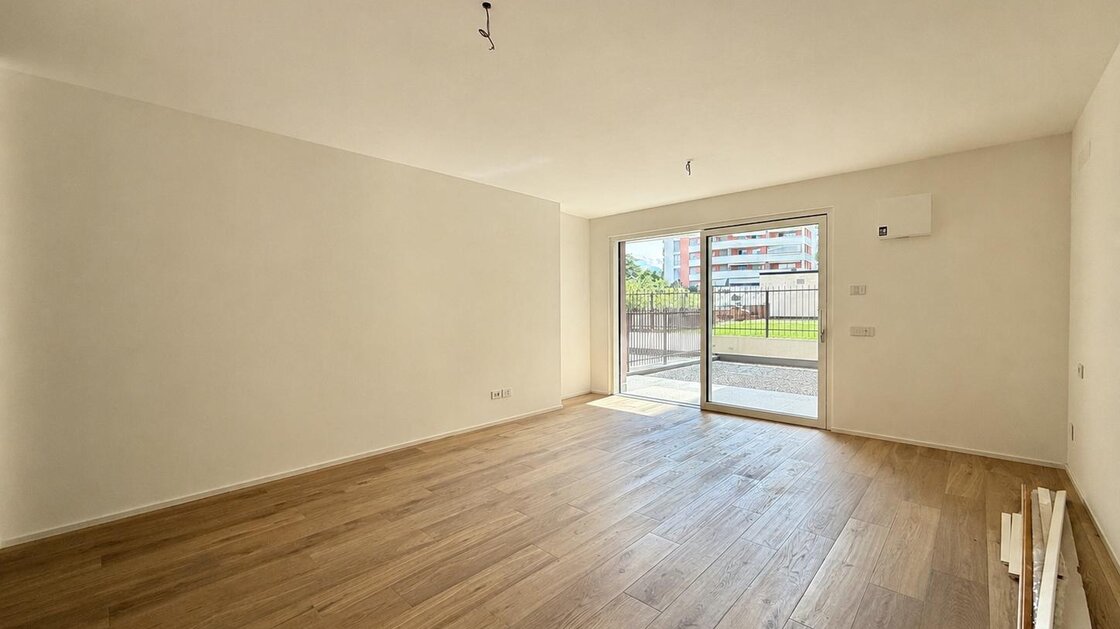 W2 - Neue, sehr interessante Einzimmerwohnung mit Privatgarten