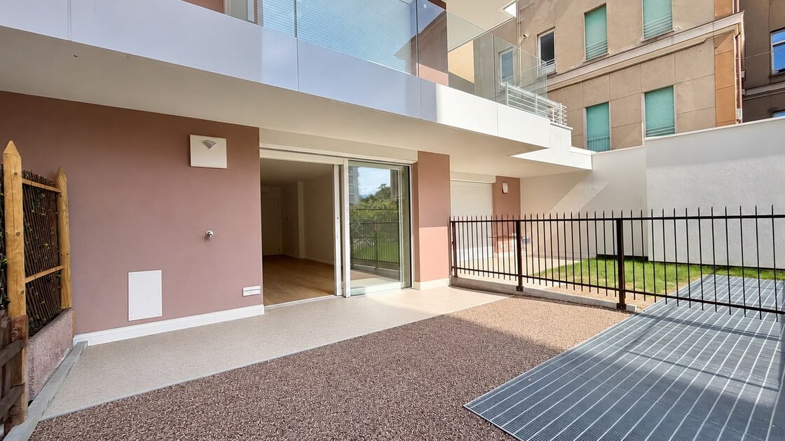 W2 - Neue, sehr interessante Einzimmerwohnung mit Privatgarten