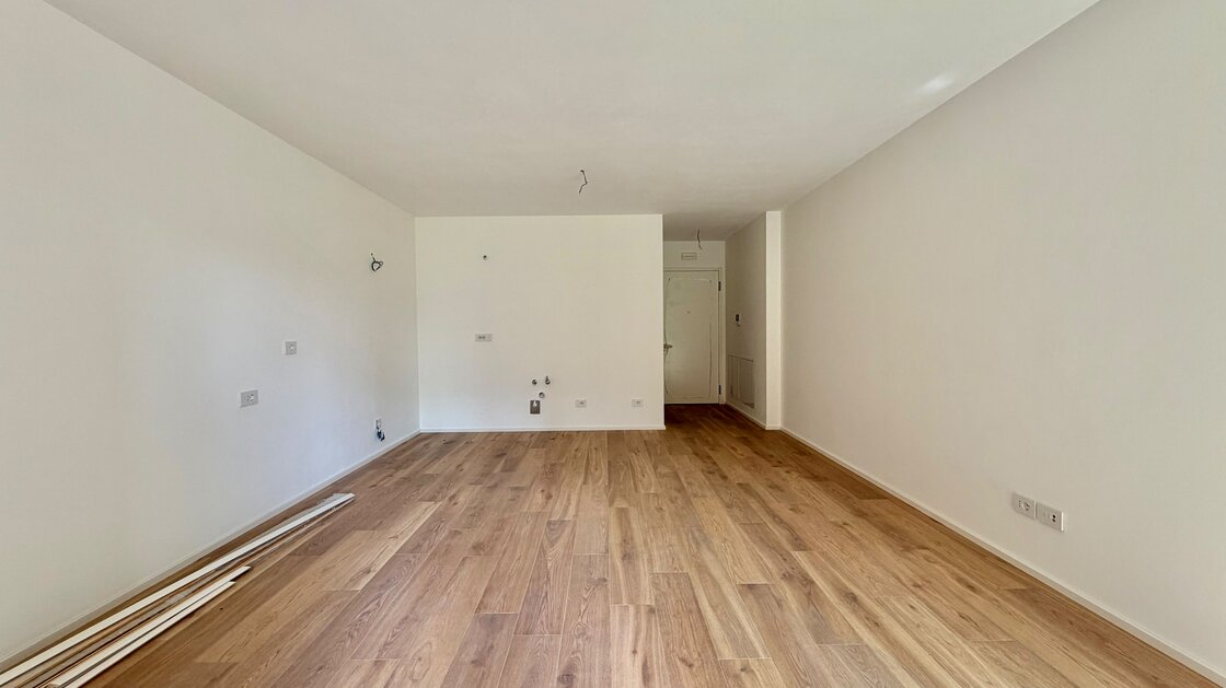 W2 - Neue, sehr interessante Einzimmerwohnung mit Privatgarten