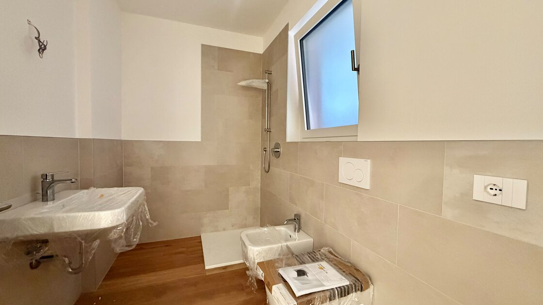W2 - Neue, sehr interessante Einzimmerwohnung mit Privatgarten