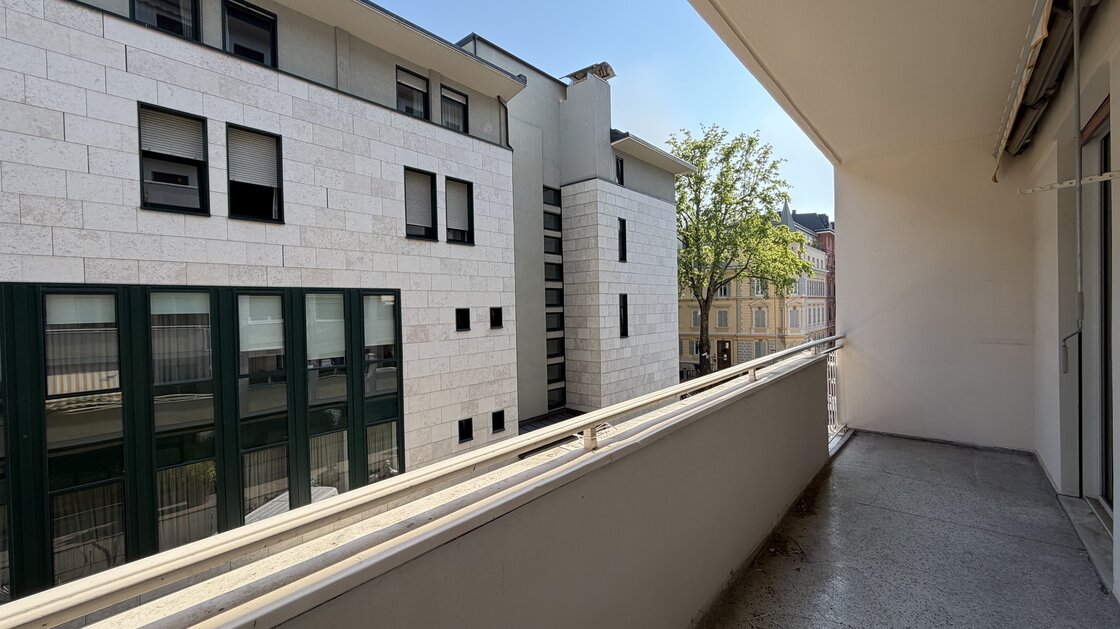 Appartamento da ristrutturare con balcone e potenziale di valorizzazione