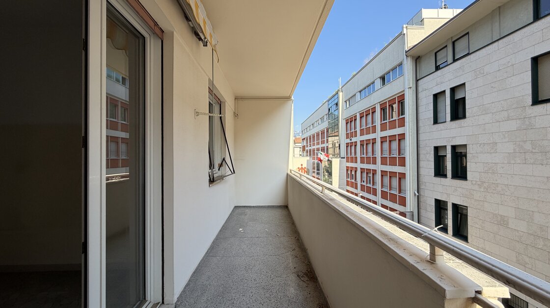 Appartamento da ristrutturare con balcone e potenziale di valorizzazione