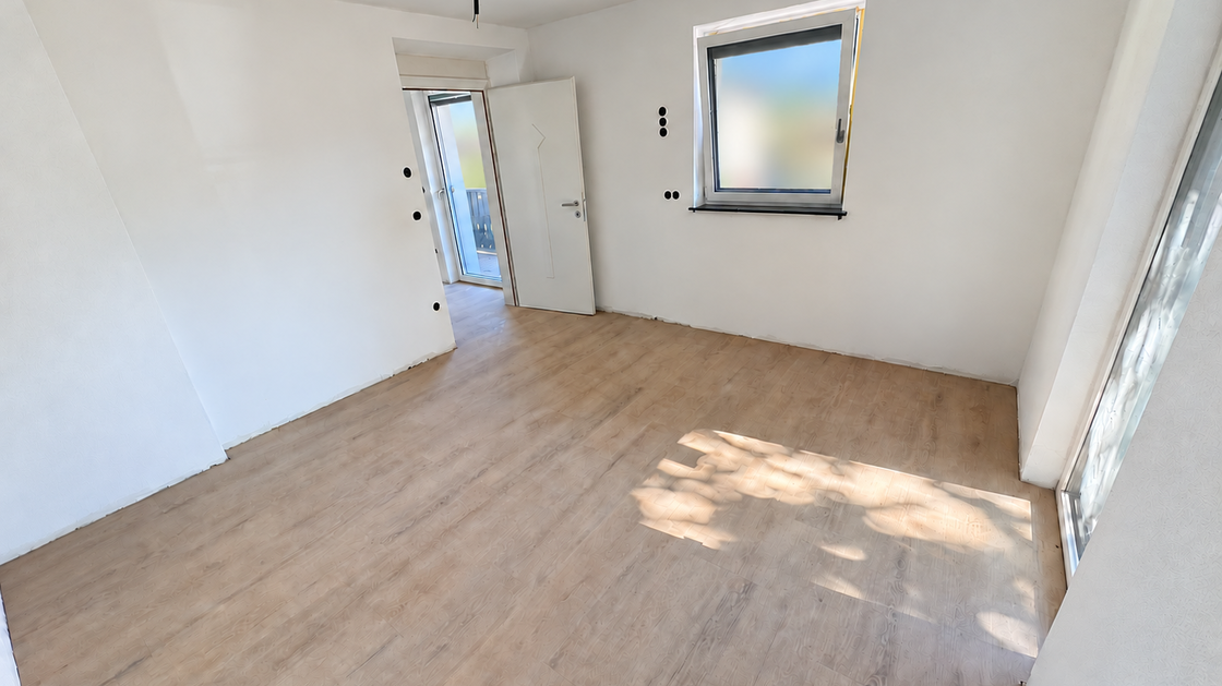 Appartamento ristrutturato con balcone e ampia terrazza
