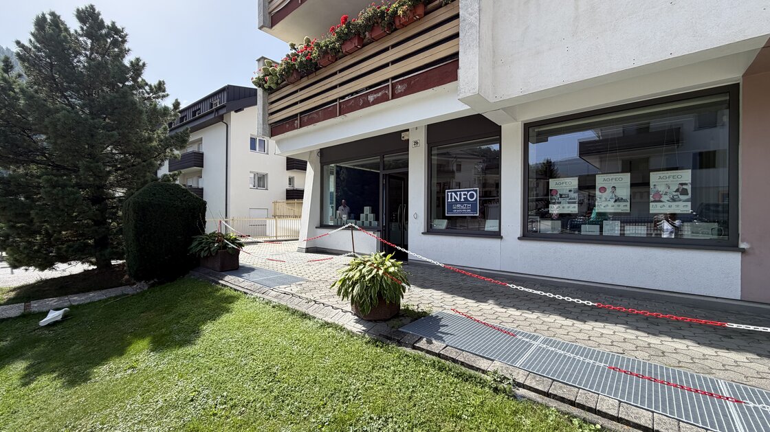 Locale commerciale e ufficio con eccellente visibilità