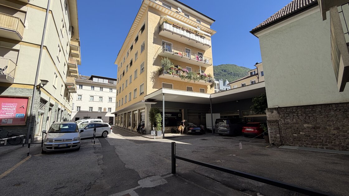 Bürolokal mit Balkon und Keller in der Bozner Altstadt