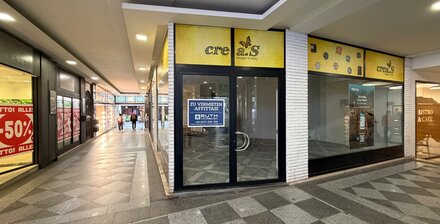 Galleria Greif: Affittasi negozio con ampie vetrine