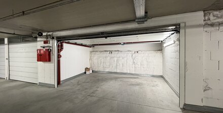 Box garage nel centro – con portone motorizzato