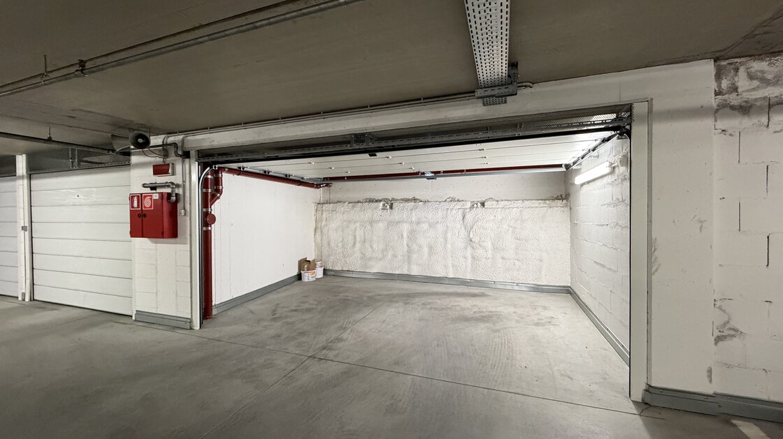 Box garage nel centro – con portone motorizzato