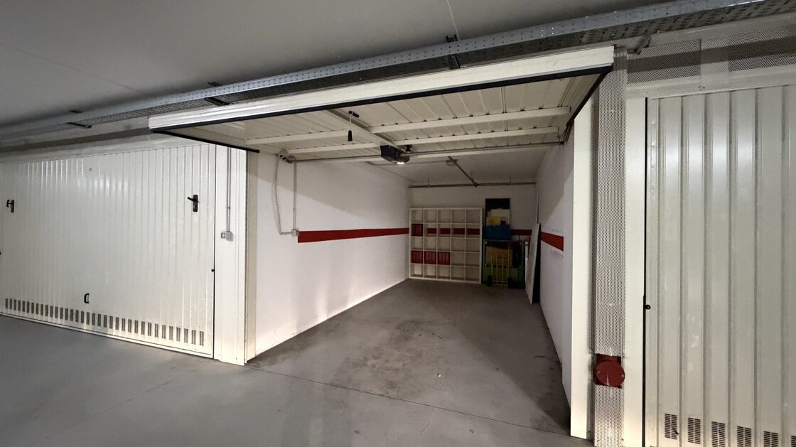 Ampio box garage nel centro – con portone motorizzato