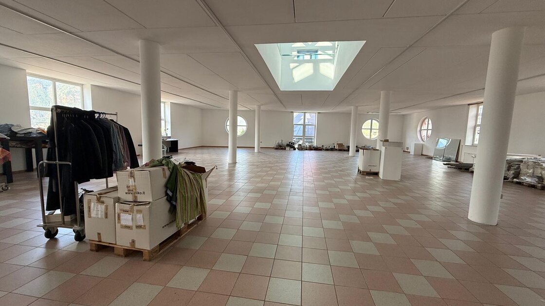 Ufficio open space nel complesso commerciale Miko