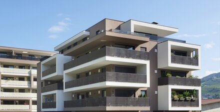 Quadrilocale moderno con giardino privato