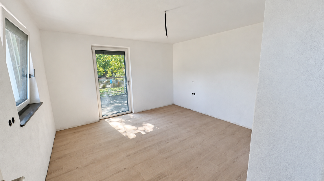 Appartamento ristrutturato con balcone e ampia terrazza