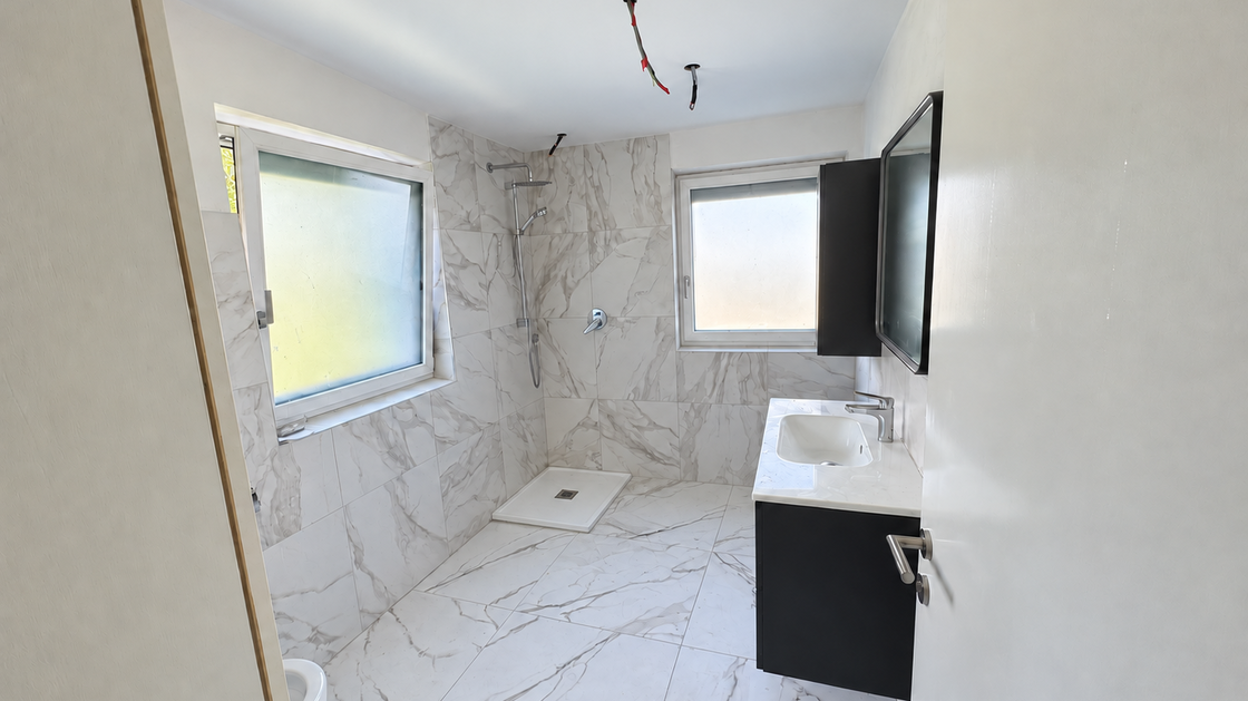 Appartamento ristrutturato con balcone e ampia terrazza