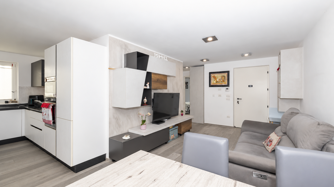 Neuwertige Dreizimmerwohnung mit Privatgarten in zentraler Lage