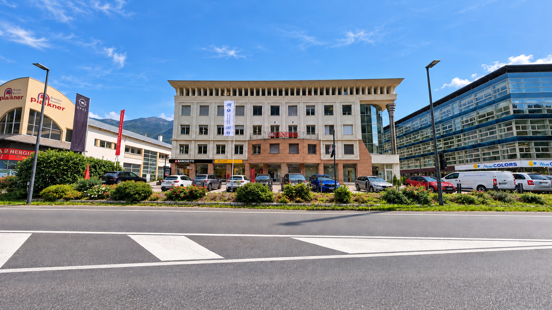 Büro mit 120 m² im 1. Stock