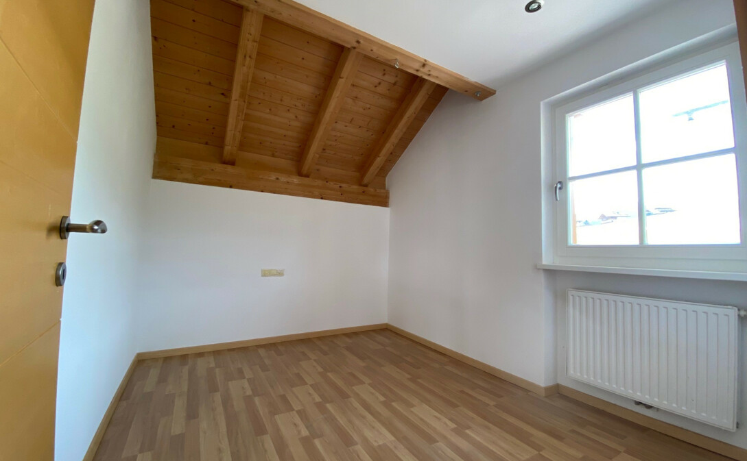 Schöne Wohnung mit Dachboden und Balkon, letzter Stock • Ruth Immobilien